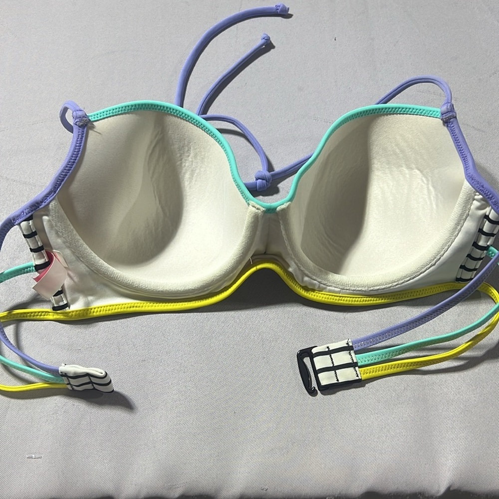 Victoria’s Secret swim top - Picture 2 of 4